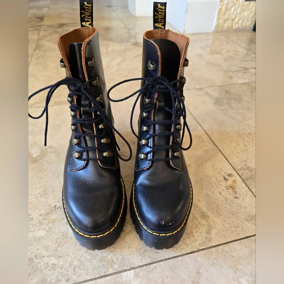 Dr Martens Womens Leona Black Leather Heeled Combat Boots Size 8 - Picture 2 of 12